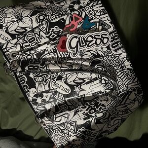 Guess Kamryn Graffiti Tote bag